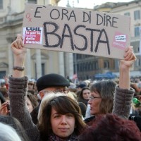 Donne, tanta violenza e troppe discriminazioni: indietro anche nelle pensioni